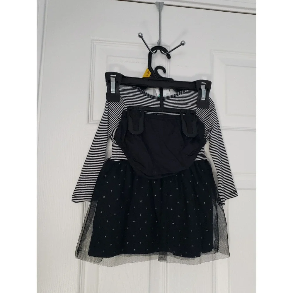 Carter Infant 2 piece Set long sleeve Black & White Size  3-6 M‎